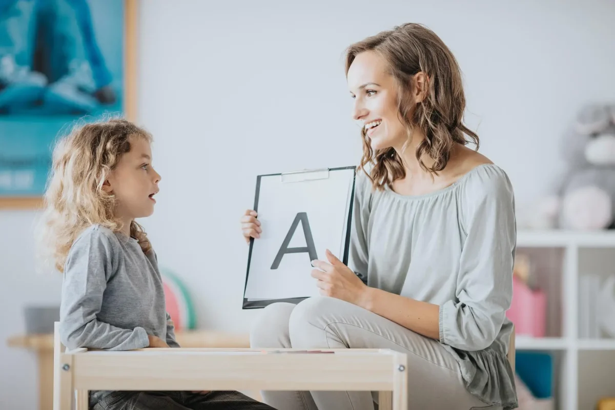 چگونه کودکان را تشویق به حرف زدن کنیم؟