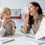 گفتار درمانی چیست – گفتار درمانگر چه کسی است